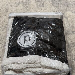 Pure Barre Black and White Throw Blanket 50x60 NEW